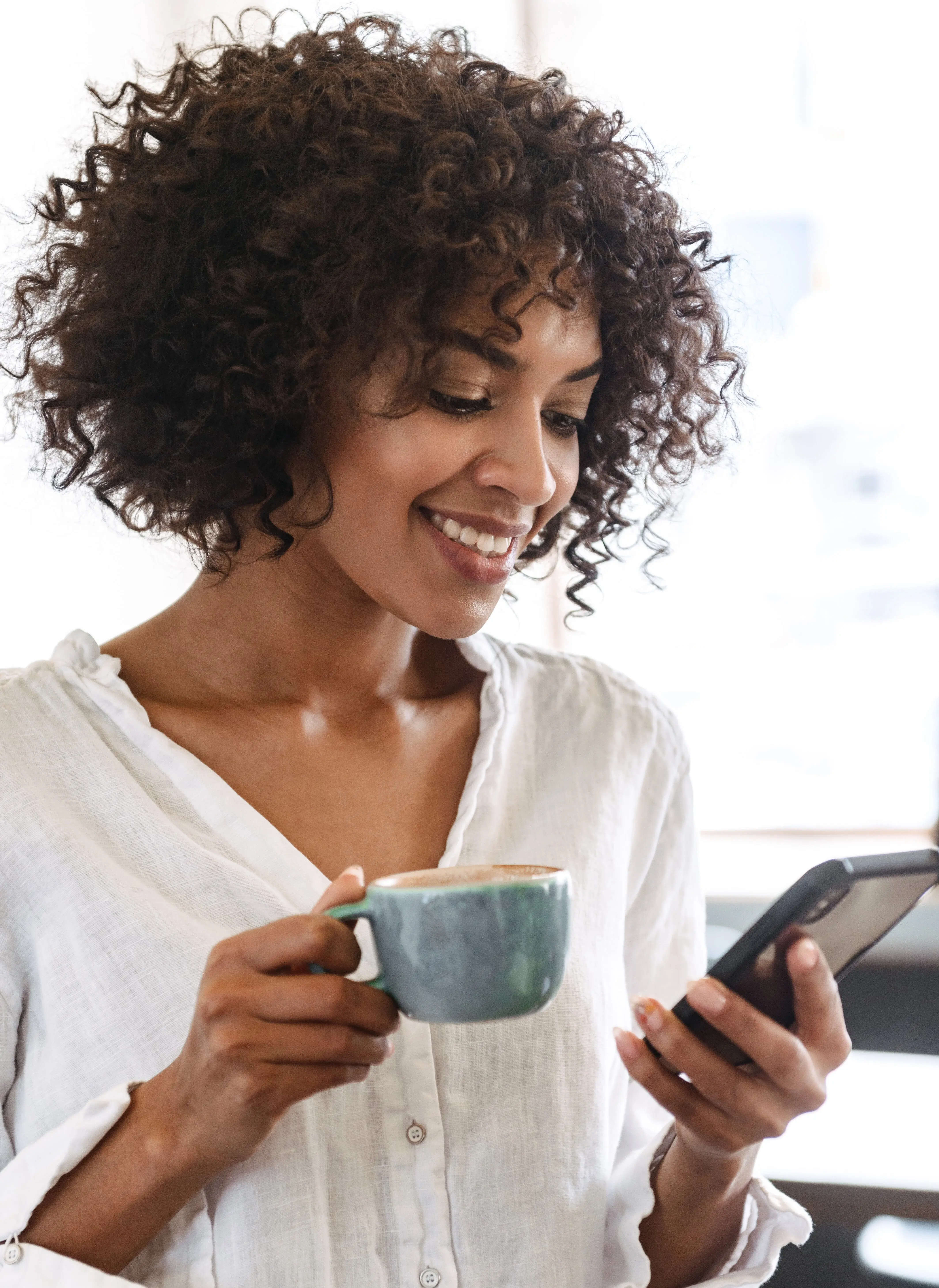 smiling-business-woman-on-phone